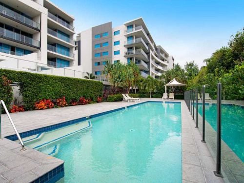 302/2 East Quay Drive, Biggera Waters - Available 30 January 2024 - $550 per week